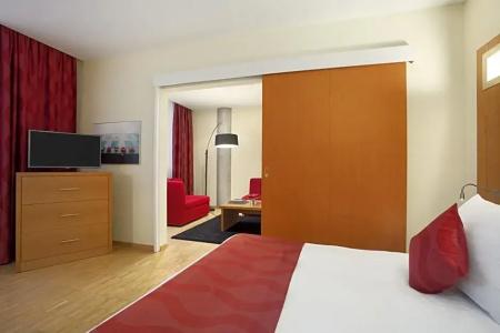 Ramada Encore by Wyndham Geneva - 35