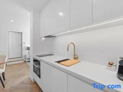 Burleigh Beach Tower - 253