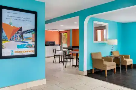 Howard Johnson by Wyndham Lookout Mountain - 13