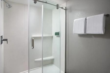Courtyard by Marriott Broadway - 40