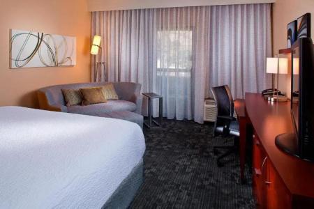 Courtyard by Marriott - 24
