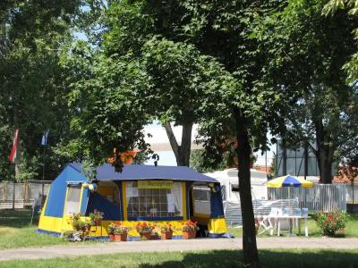 Happy Camp mobile homes in BalatonTourist Füred Camping & Bungalows - 4