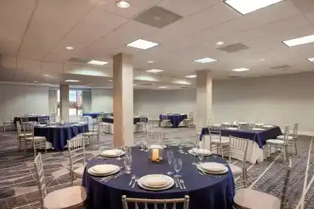 Sheraton Norfolk Waterside - 17