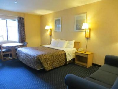 Days Inn by Wyndham Anaheim West - 11