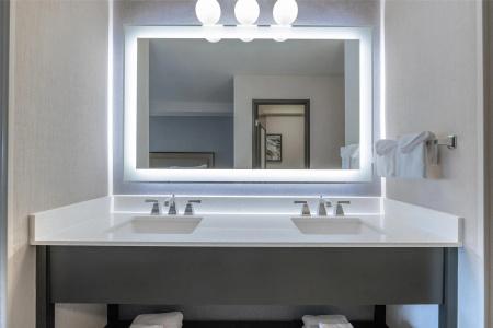 DoubleTree by Hilton - 61
