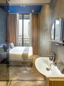 Yan (SG Clean, Staycation Approved) - 25