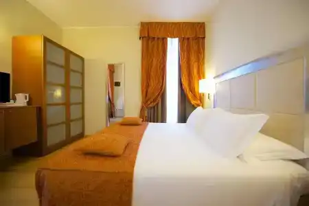 Best Western Crystal Palace - 48