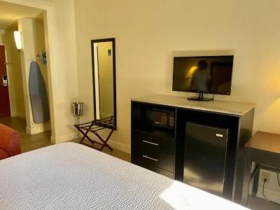 Days Inn & Suites by Wyndham - 50