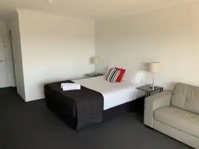 Outrigger Burleigh - 85