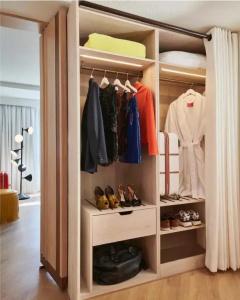 Virgins Las Vegas, Curio Collection by Hilton - 86
