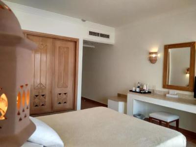 Camel Dive Club & - Boutique - 33