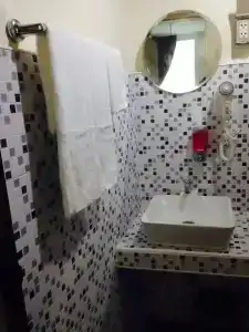 Sukhumvit 20 Guest House - 41