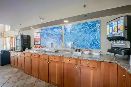 Econo Inn & Suites - - 19