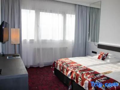 ARCOTEL Nike - 45