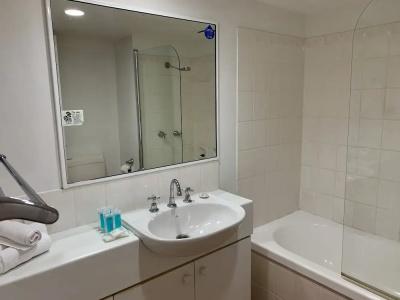 Outrigger Burleigh - 41