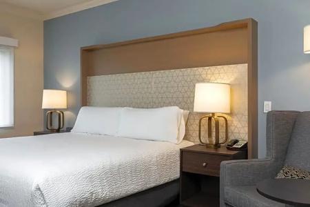 Elk Lake Inn & Suites - 43
