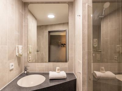 B&B Düsseldorf-Airport - 8