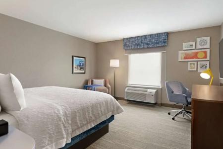 Hampton Inn & Suites West - 34