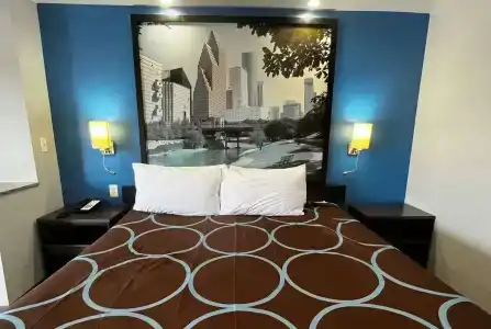 Super 8 by Wyndham Houston North I-45 - 35