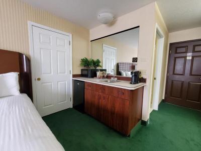 Rogue Regency Inn & Suites - 32