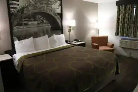 Super 8 by Wyndham San Antonio/I-35 North - 14