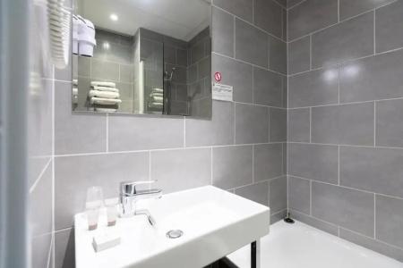 Hôtel Edmond Rostand - 77