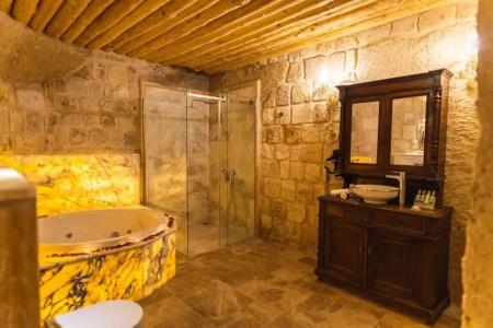Solo Cave Suites - 200