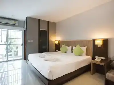 April Suites - 104