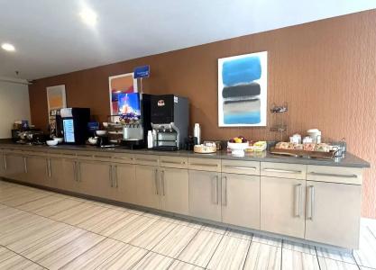 Erie Inn & Suites Solstice - 20