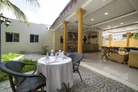 Antonio Garden - 19