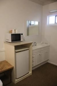 Park Avenue Motel - 22