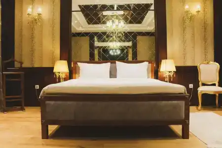 Royal Residence - 272