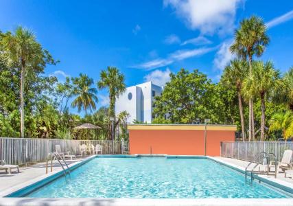Days Inn by Wyndham Fort Lauderdale Airport Cruise Port - 9