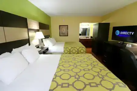 Baymont by Wyndham Pigeon Forge - 20