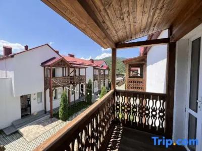 Motives Inn - 120