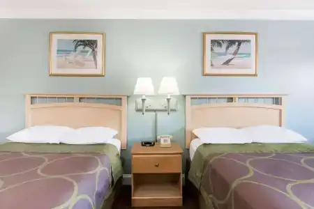 Super 8 by Wyndham Ft Walton Beach - 2