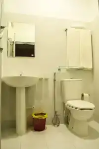 OYO 570 Pp Rest Guest House - 8