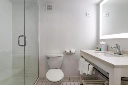 Clarion Pointe Galveston Seawall - 9