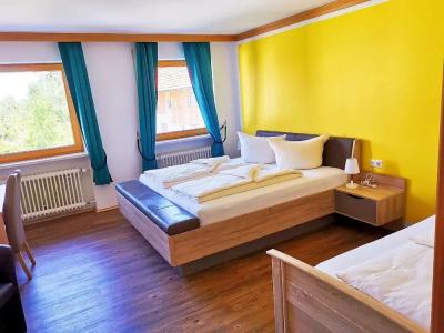 Oyer Hof - 3