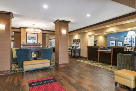 Hampton Inn - Suites-Civic Center - 17
