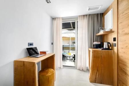 Emily's Luxury Suites - 30