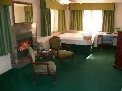Rogue Regency Inn & Suites - 2
