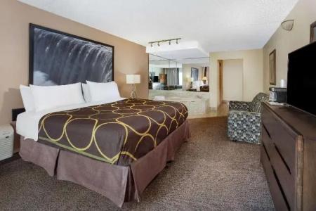 Super 8 by Wyndham by the Falls - 23