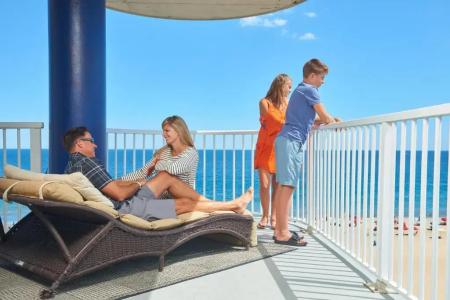 Commander & Suites - 114