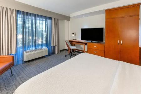 Courtyard by Marriott at Old Town - 56