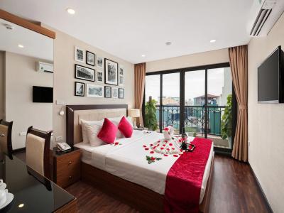 Golden Moon Suite - 1