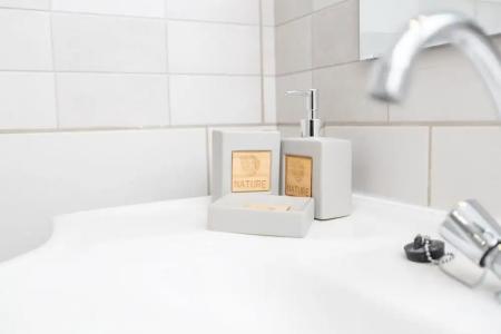 Laila's Cozy Garden House & Studio - 8