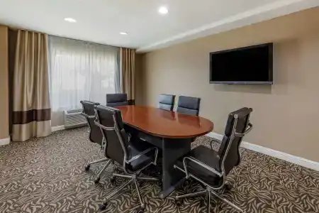 Comfort Inn & Suites Beach - 18