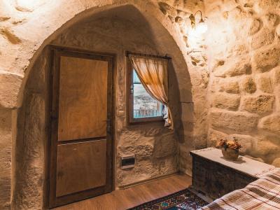 Atilla's Cave - 240