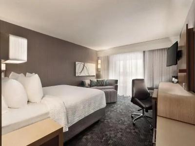 Courtyard by Marriott - 54